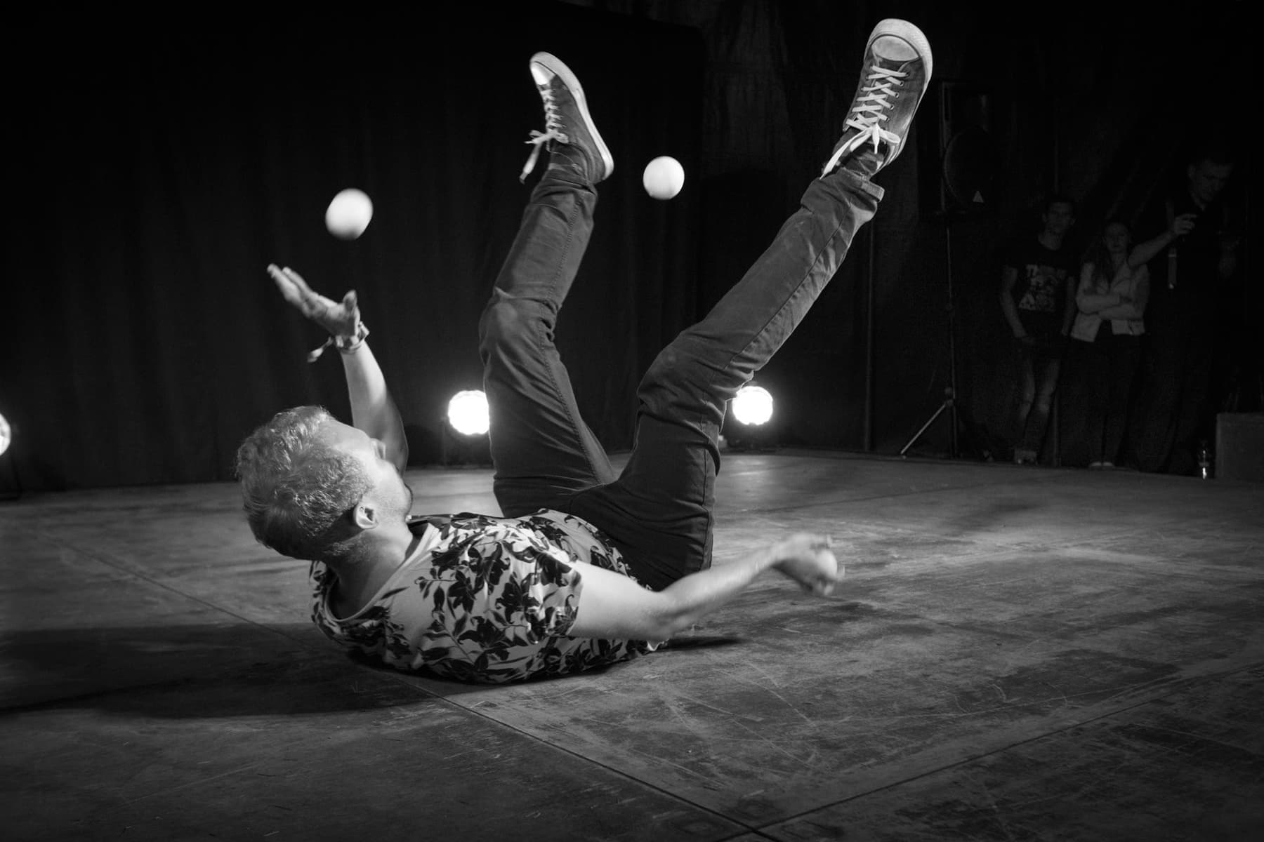 Pokaz żonglerski z piłkami